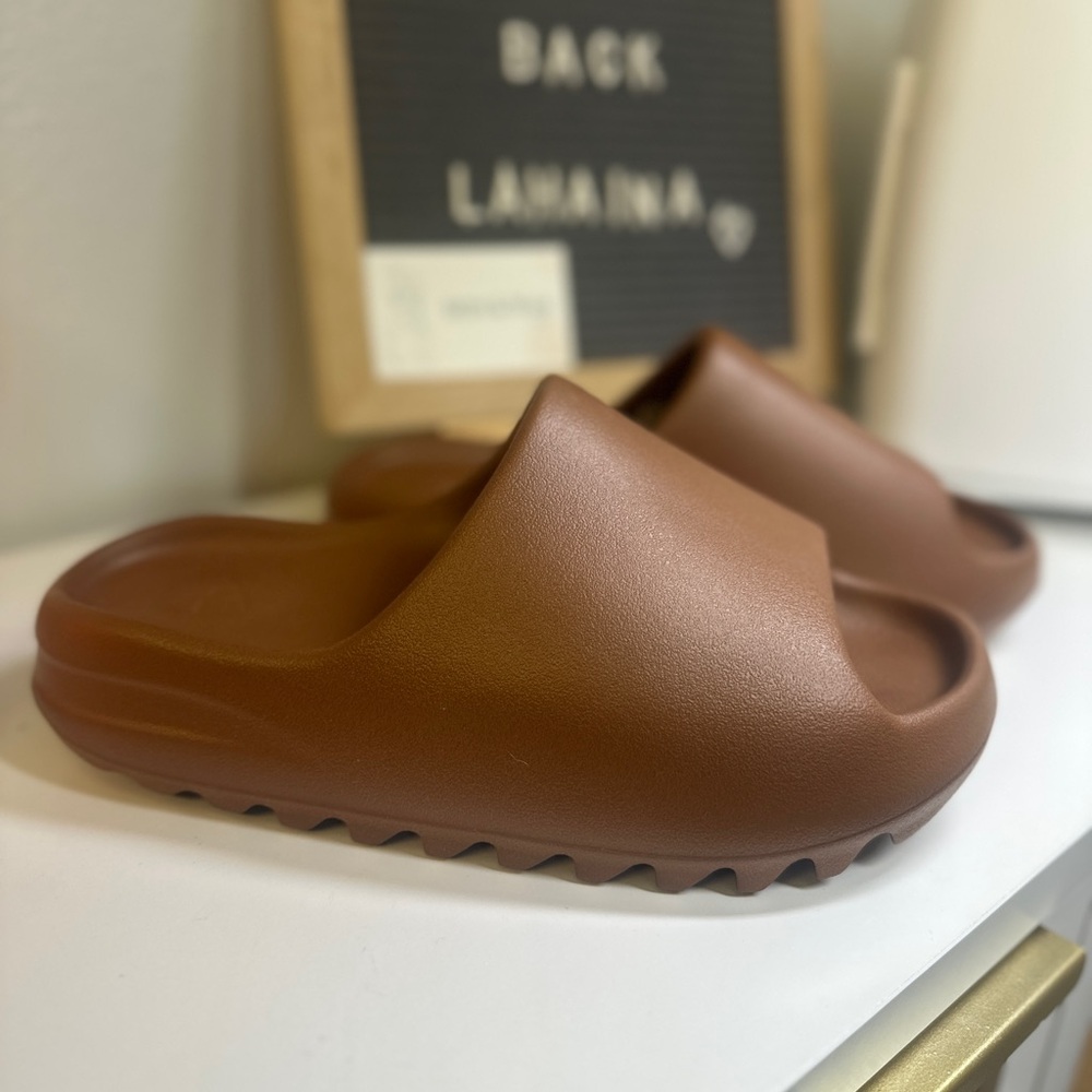 Yeezy slides sz 7 lightly used